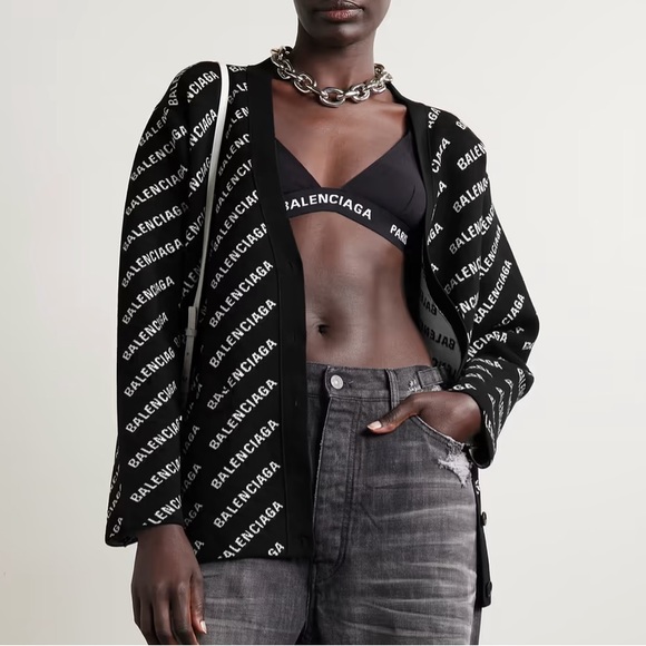 BALENCIAGA
Intarsia-knit cardigan size 1 - Picture 2 of 3